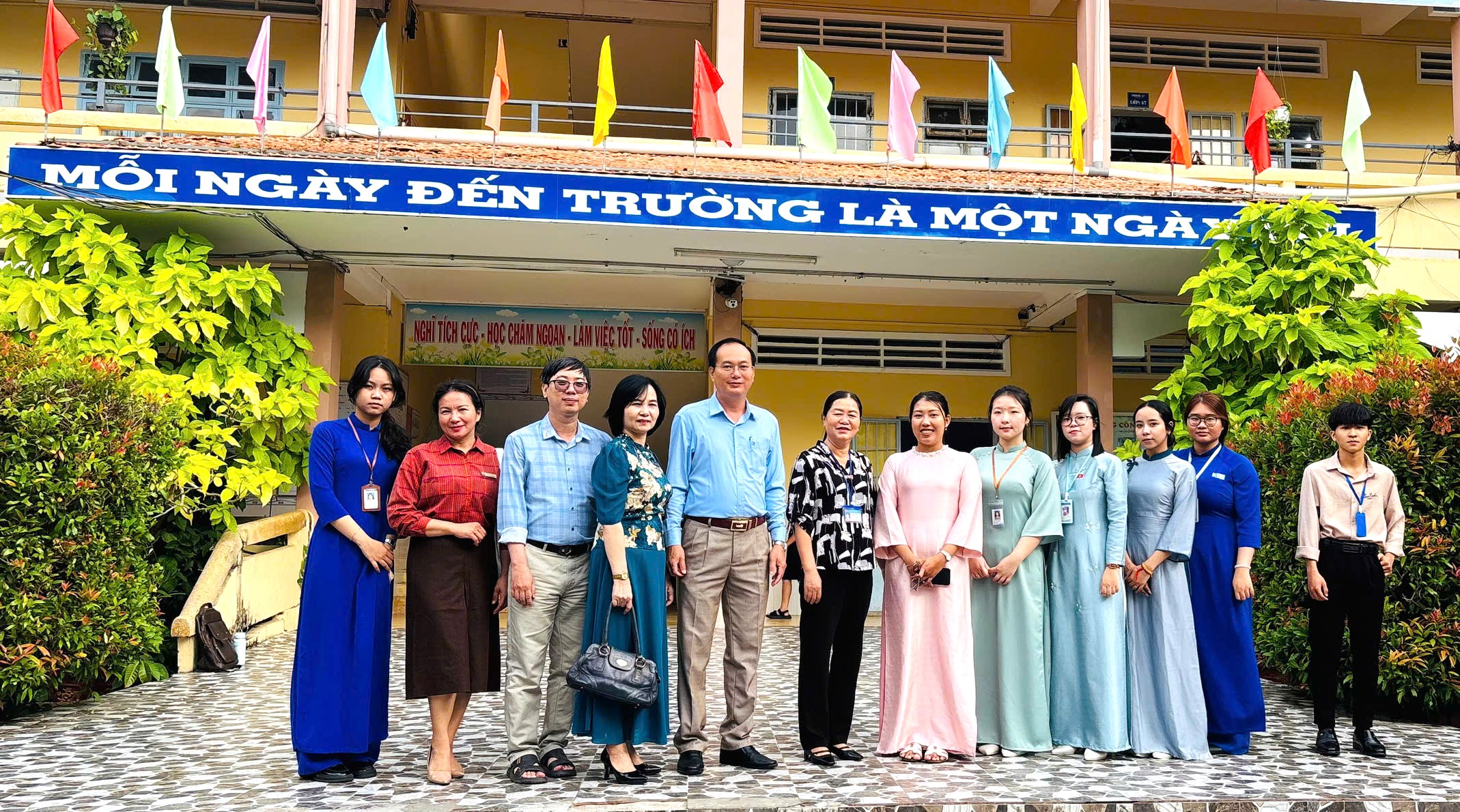 Description: C:\Users\CNC\AppData\Local\Temp\Rar$DRa5232.8067.rartemp\ẢNH ĐO&Agrave;N THỰC TẬP SP\O.jpg